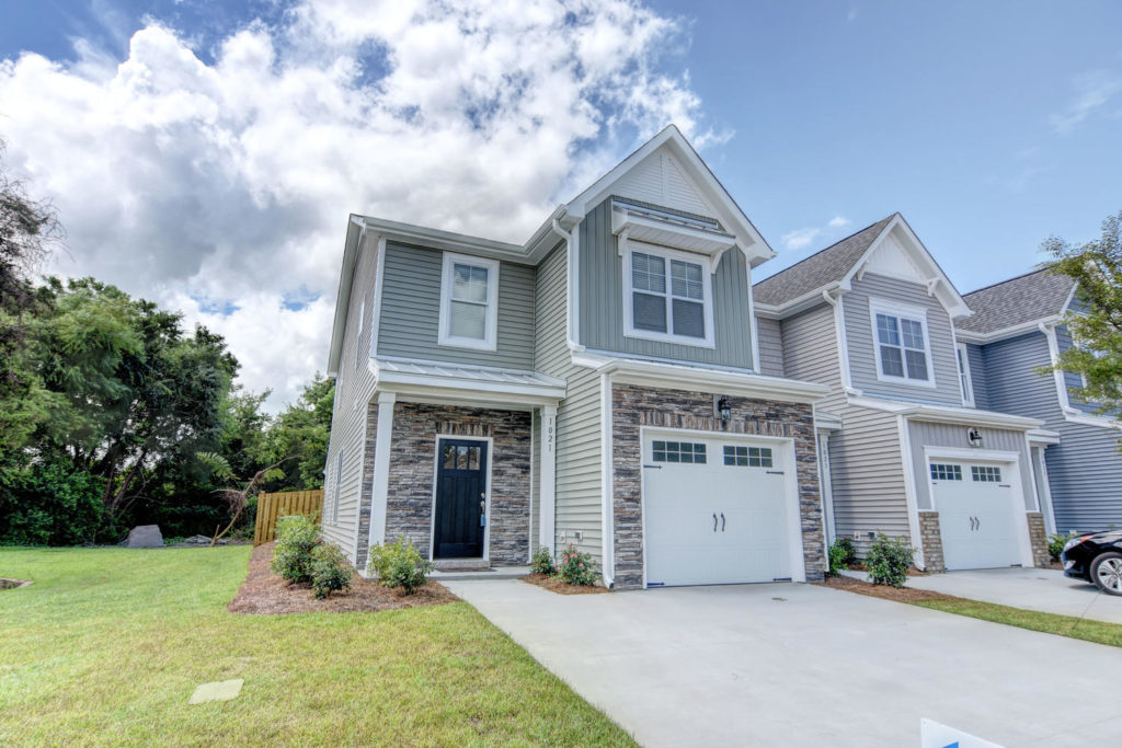 1039 Summer Woods Dr - New Home For Sale
